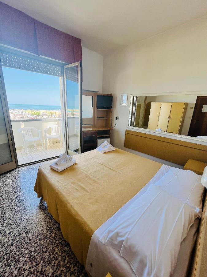 Hotel Columbia Frontemare 里米尼 外观 照片