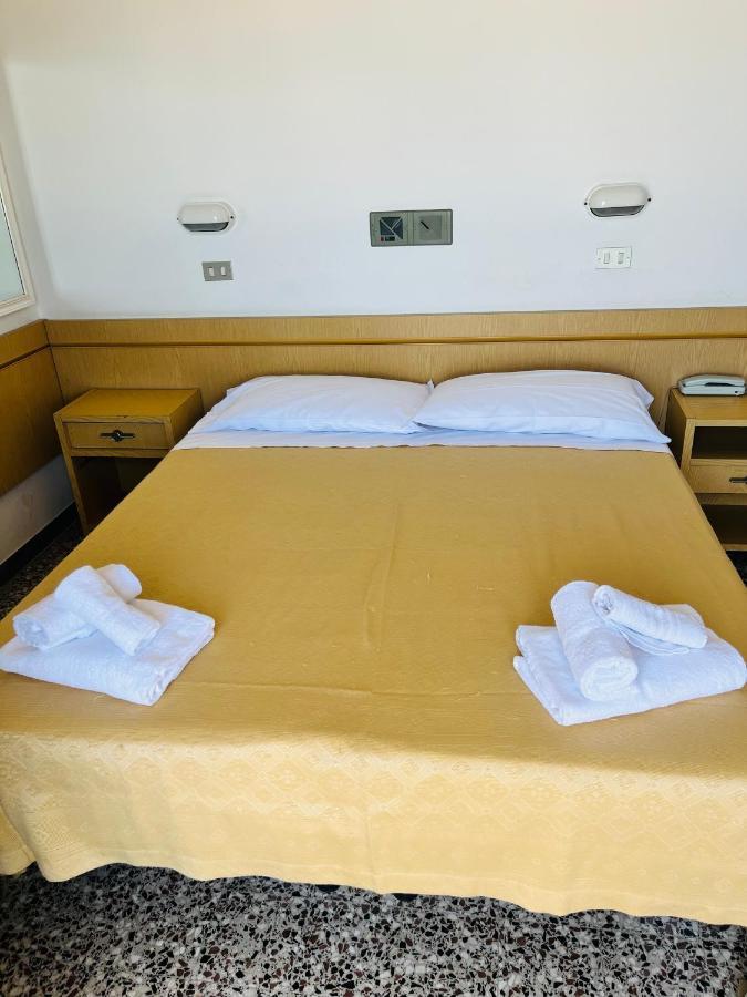 Hotel Columbia Frontemare 里米尼 外观 照片