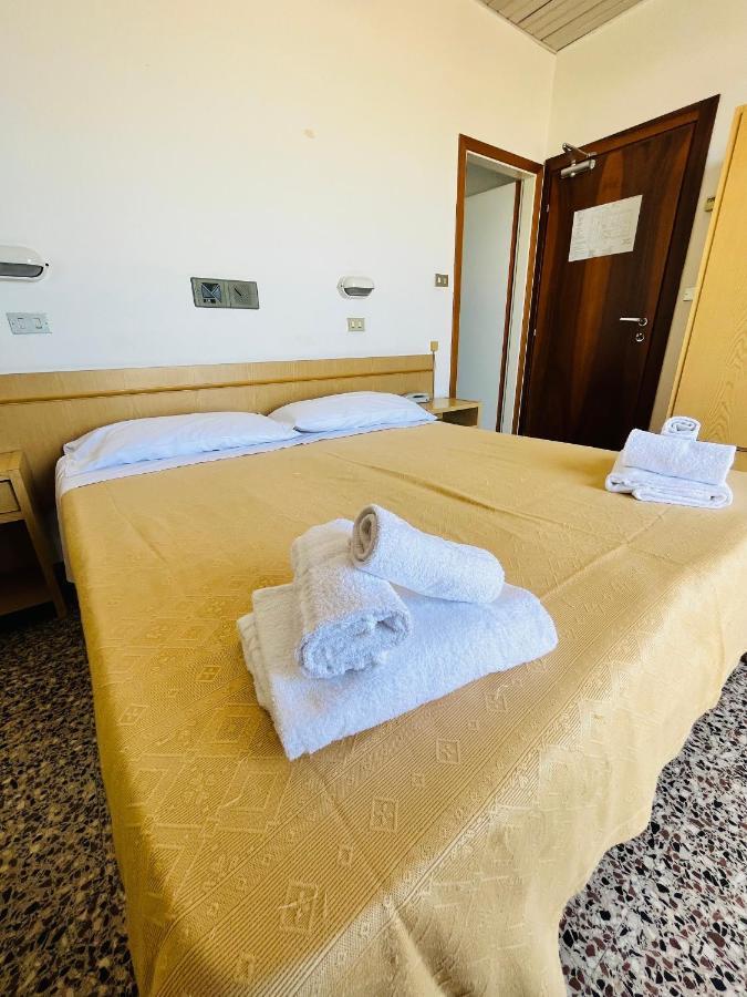 Hotel Columbia Frontemare 里米尼 外观 照片