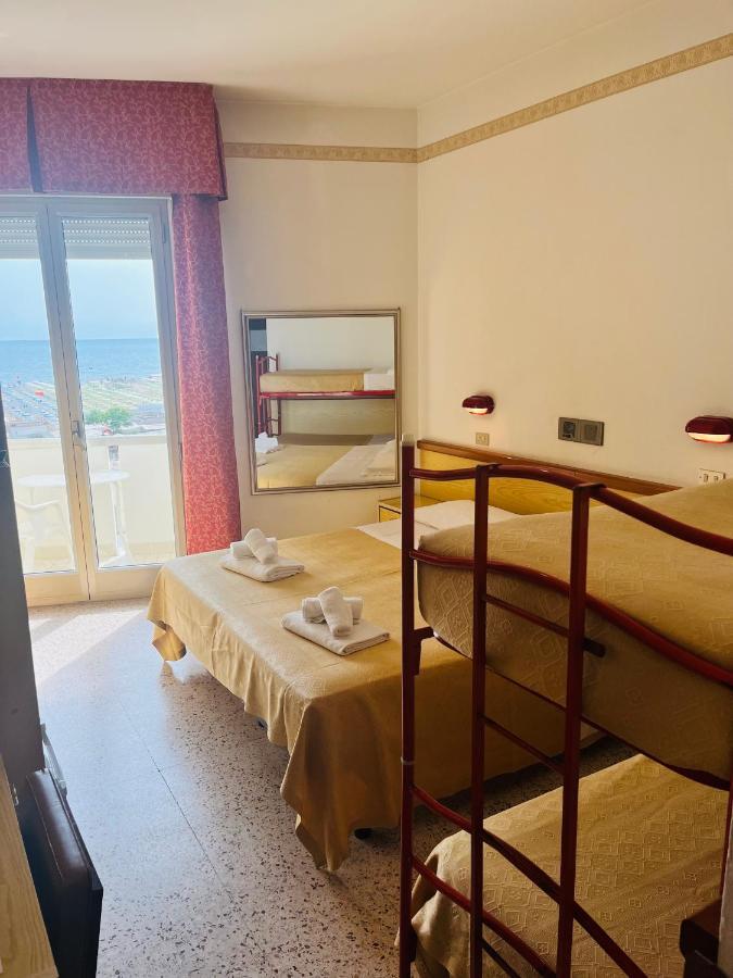 Hotel Columbia Frontemare 里米尼 外观 照片