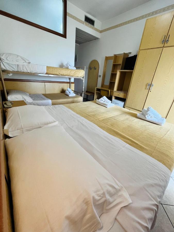 Hotel Columbia Frontemare 里米尼 外观 照片