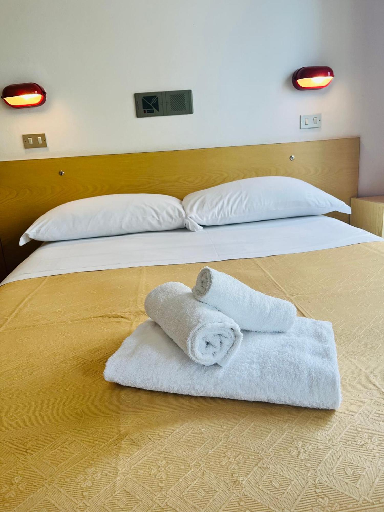 Hotel Columbia Frontemare 里米尼 外观 照片