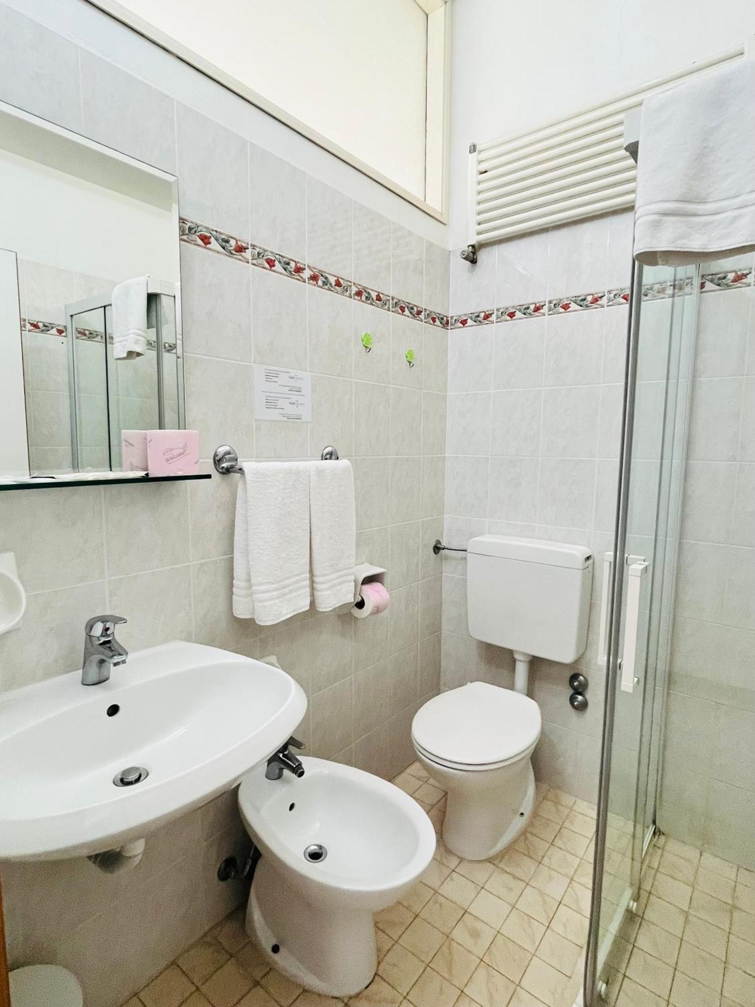 Hotel Columbia Frontemare 里米尼 外观 照片