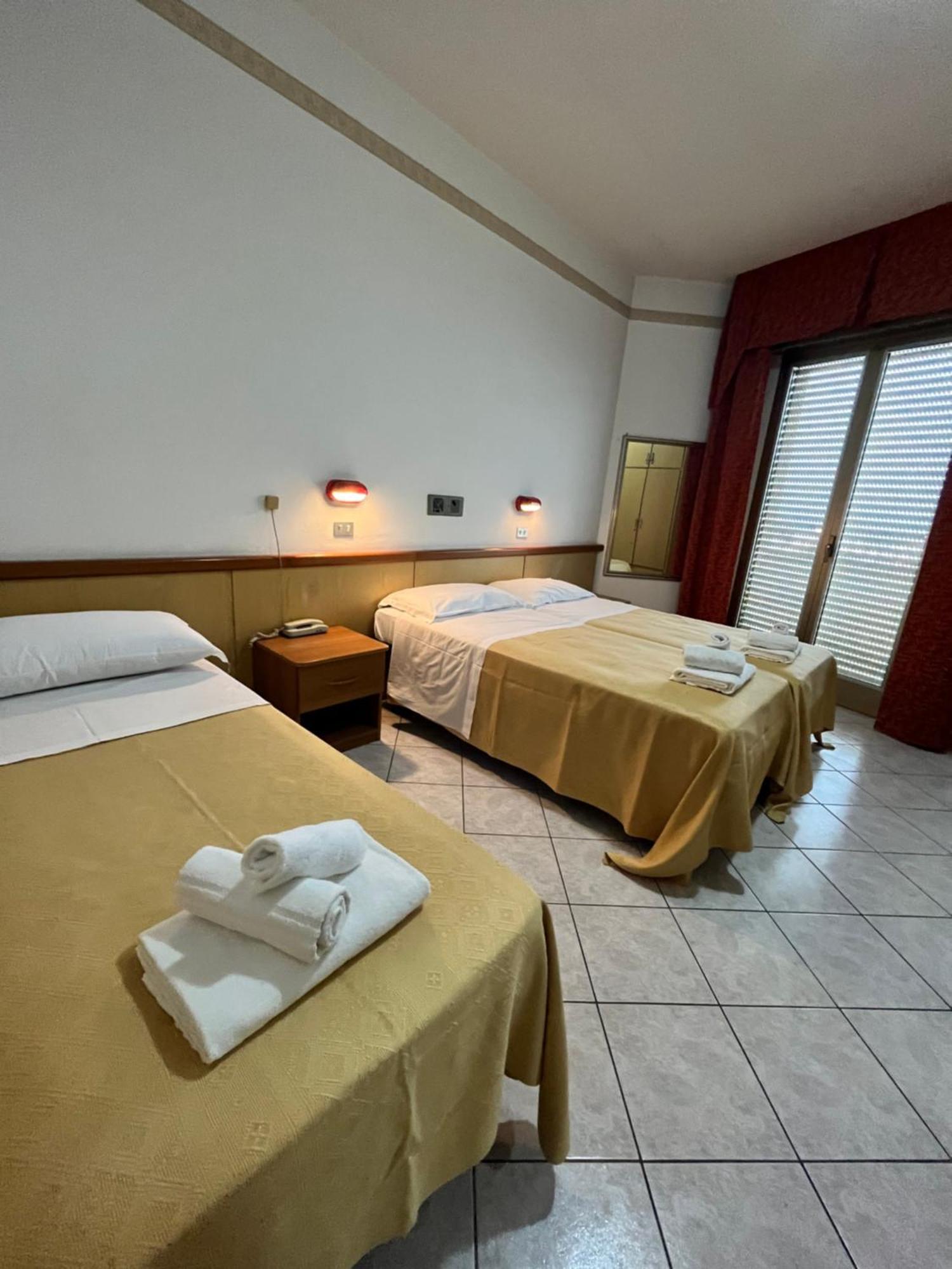 Hotel Columbia Frontemare 里米尼 外观 照片