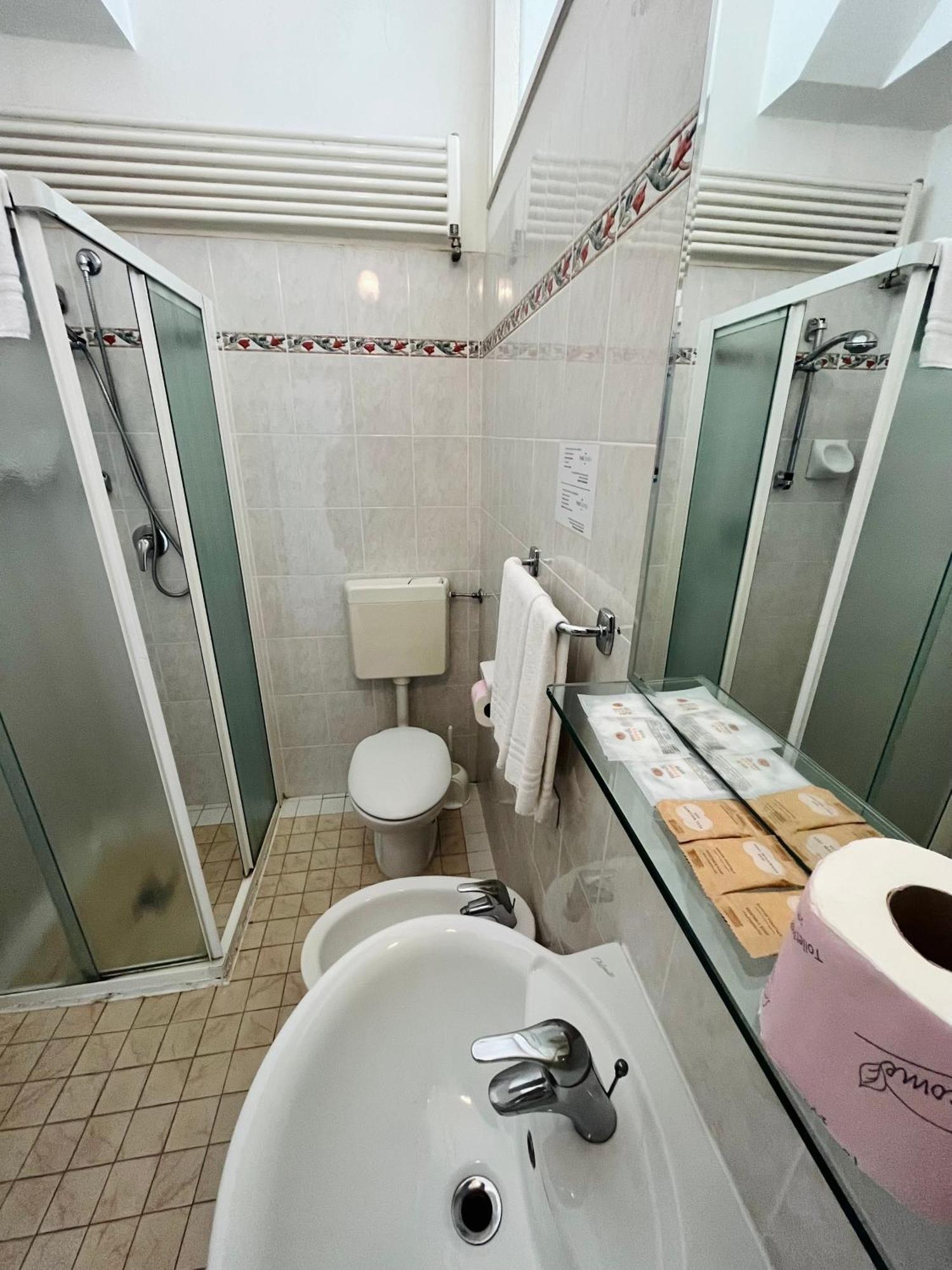 Hotel Columbia Frontemare 里米尼 外观 照片
