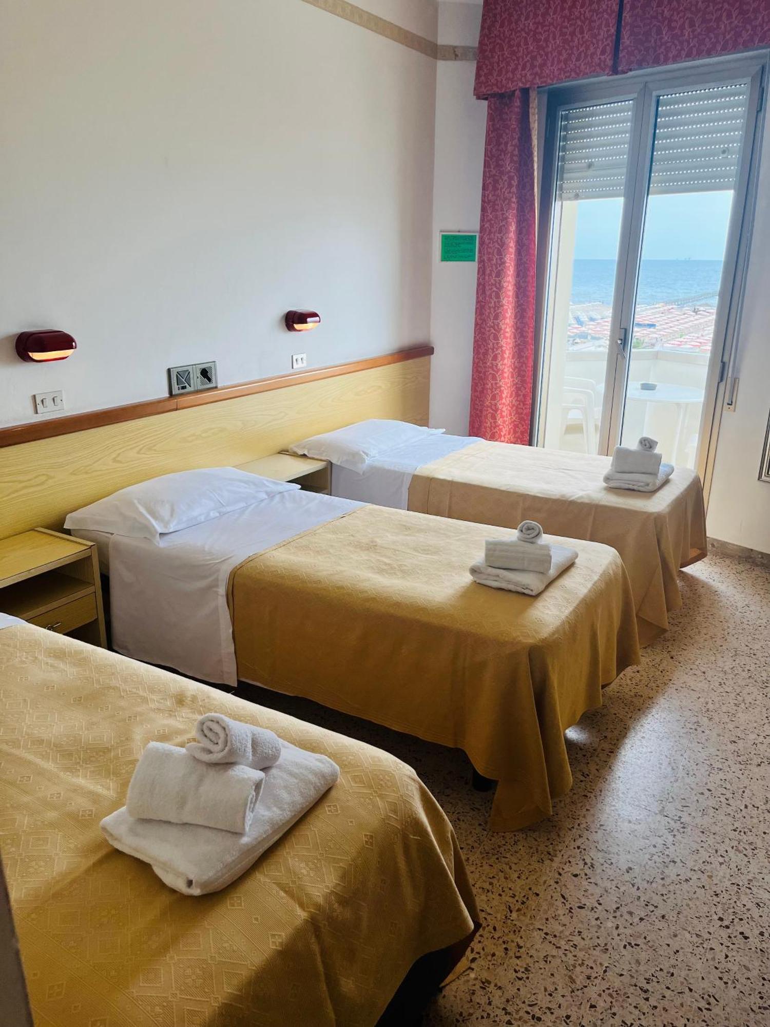 Hotel Columbia Frontemare 里米尼 外观 照片