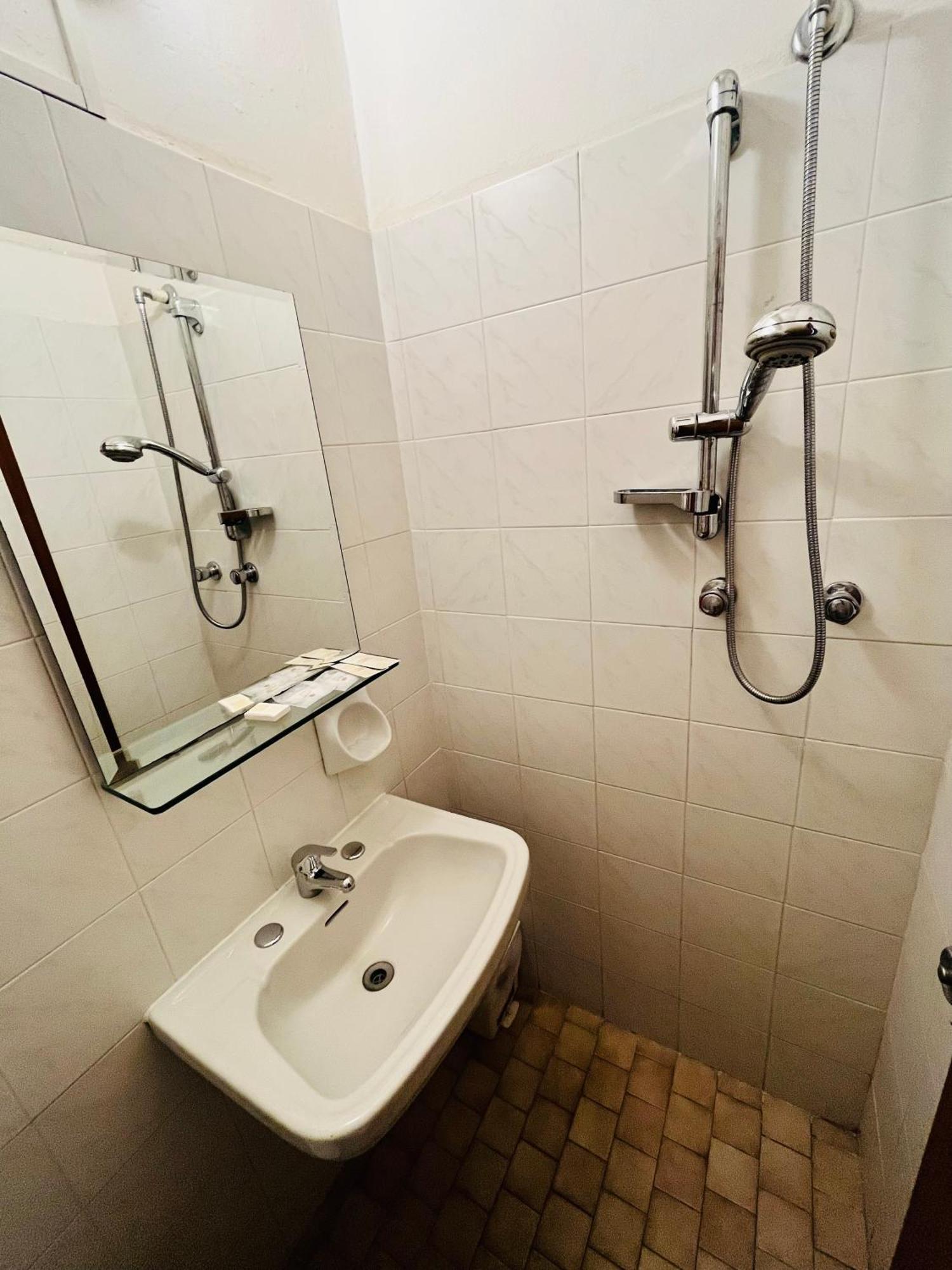 Hotel Columbia Frontemare 里米尼 外观 照片