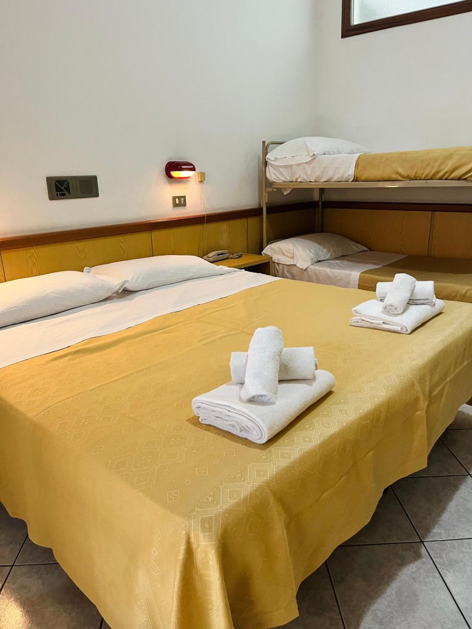 Hotel Columbia Frontemare 里米尼 外观 照片