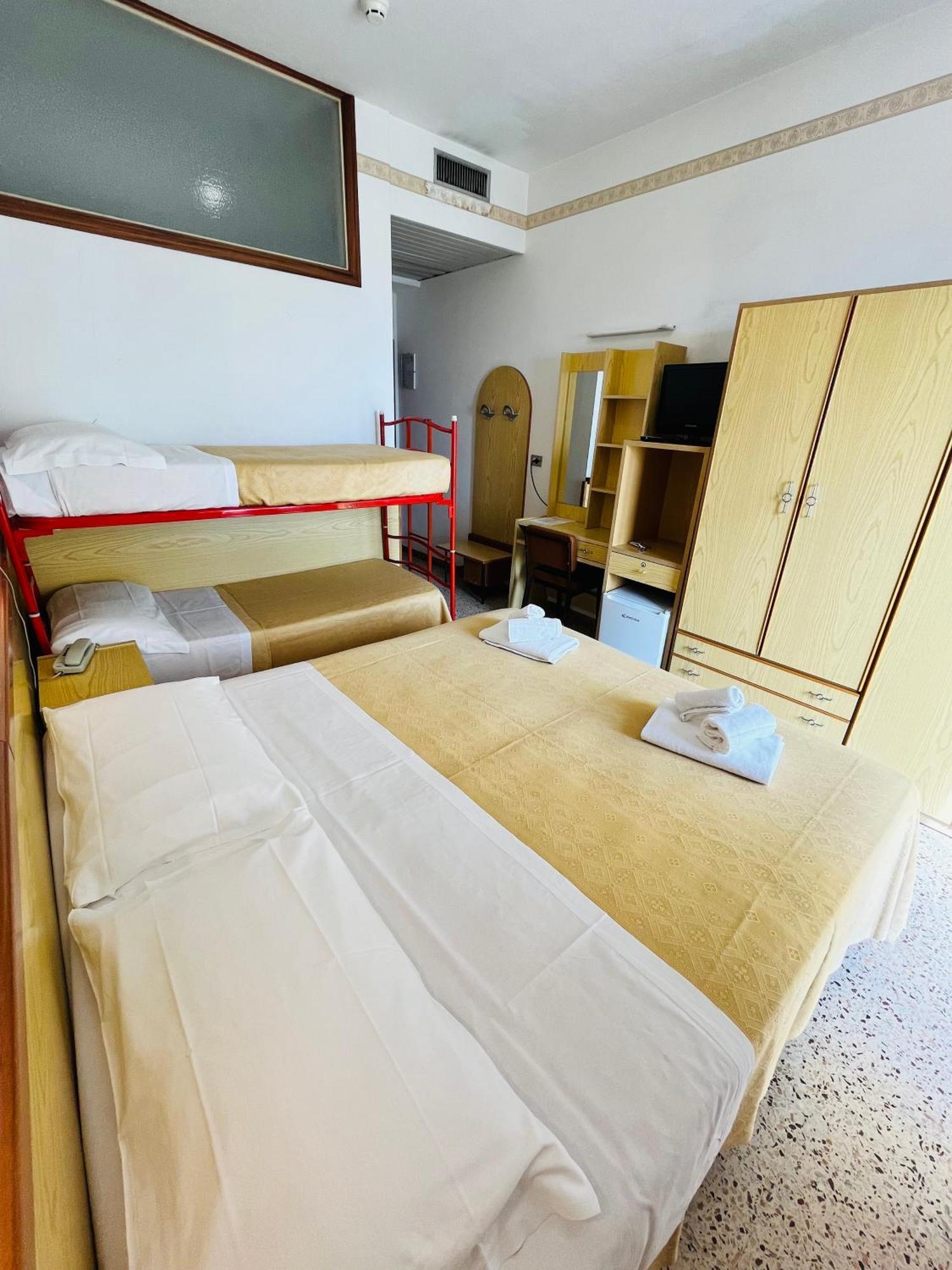 Hotel Columbia Frontemare 里米尼 外观 照片