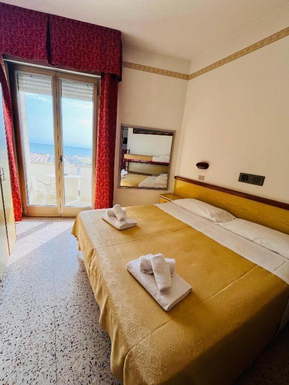 Hotel Columbia Frontemare 里米尼 外观 照片